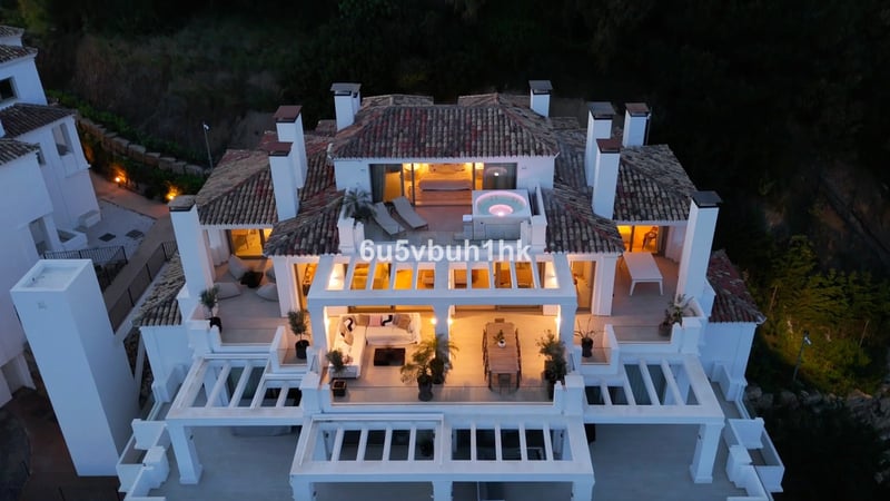 Apartment in Nueva Andalucia - view 1