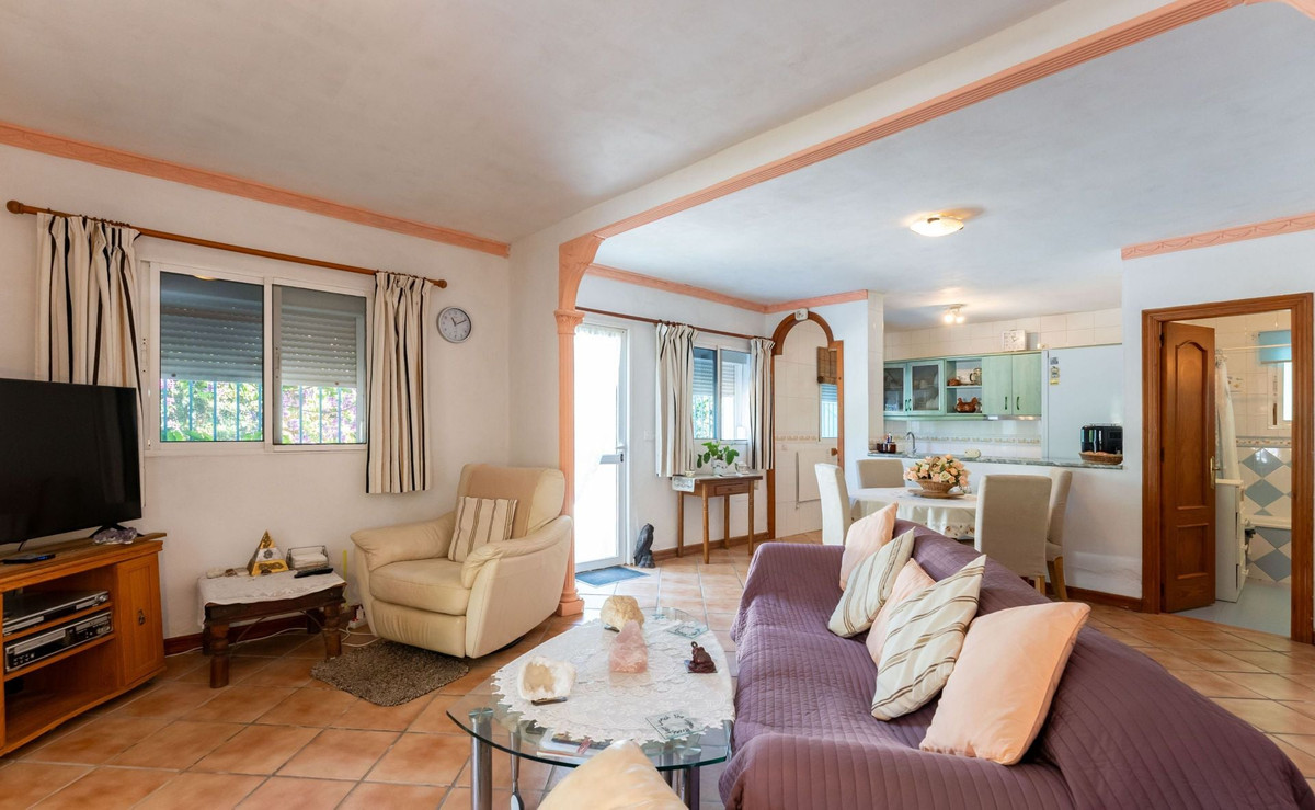 Villa in Coin - Image 3