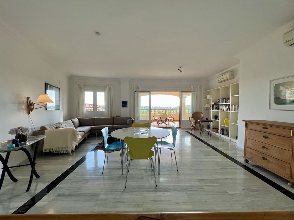 Apartment in Mijas Costa - Image 3