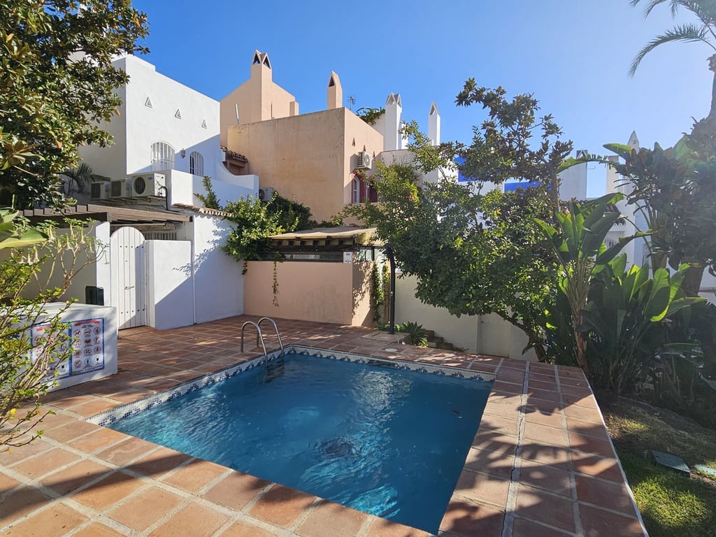House in Nueva Andalucia