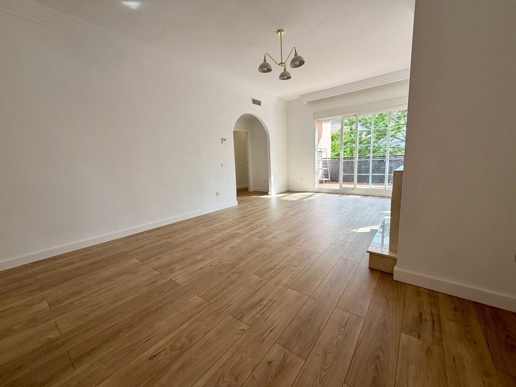 Apartment in Nueva Andalucia - Image 3