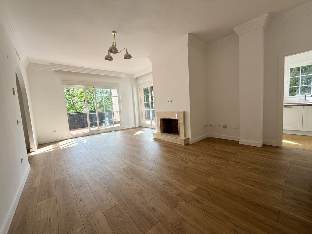 Apartment in Nueva Andalucia - Image 2