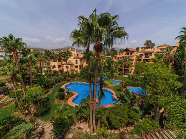 Apartment in Estepona - view 1