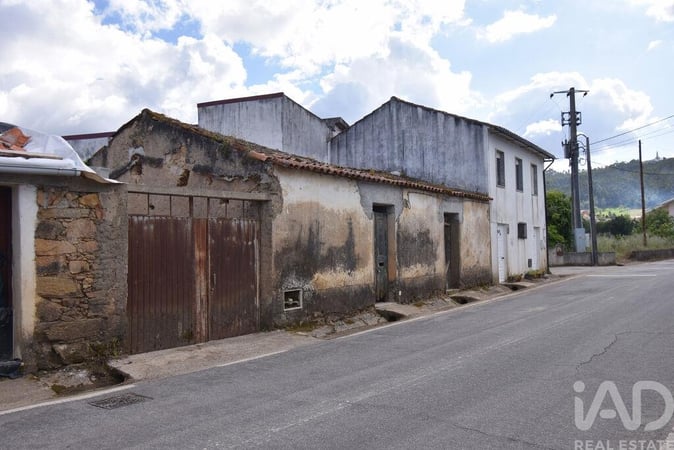 House in Miranda do Corvo - view 1