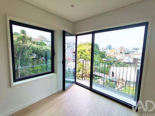 Apartment in Lordelo do Ouro - view 1