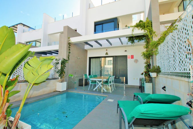 House in Villamartin - view 1