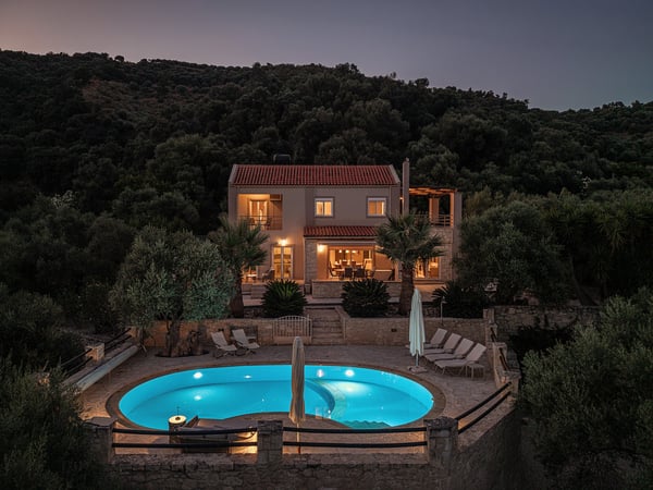 House in Alikianos - view 1