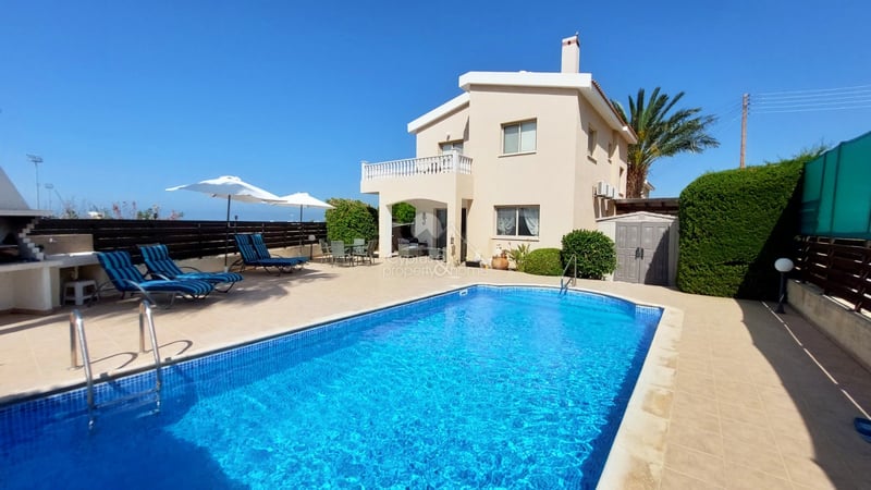 Villa in Pegeia - view 1