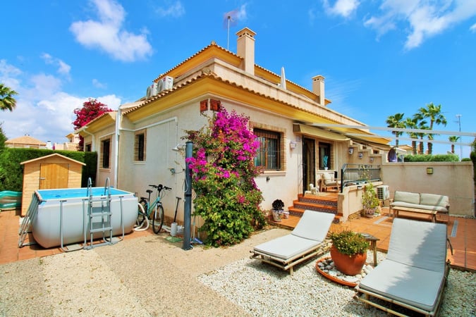House in Villamartin - view 1
