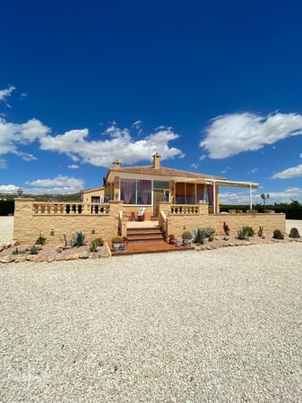 House in Pinoso - view 1