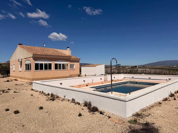 House in Pinoso - view 1