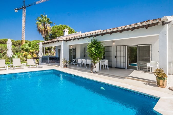 Villa in Elviria - view 1