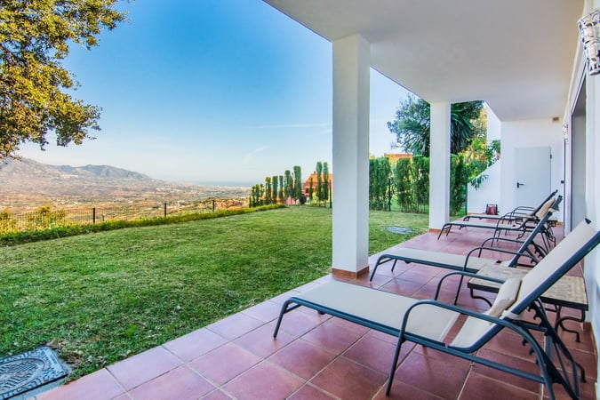 Apartment in La Mairena - view 1