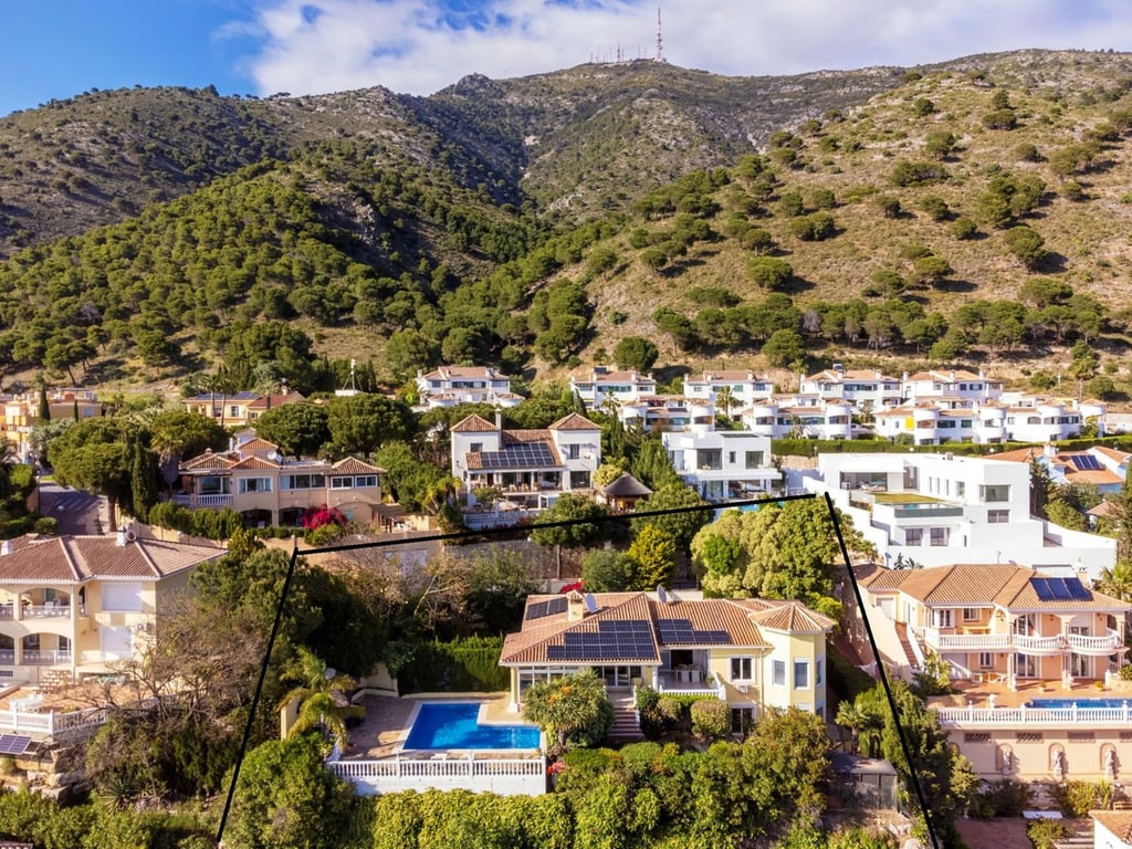 Villa in Mijas Costa - Image 2