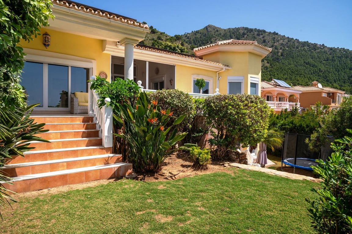 Villa in Mijas Costa - Image 3