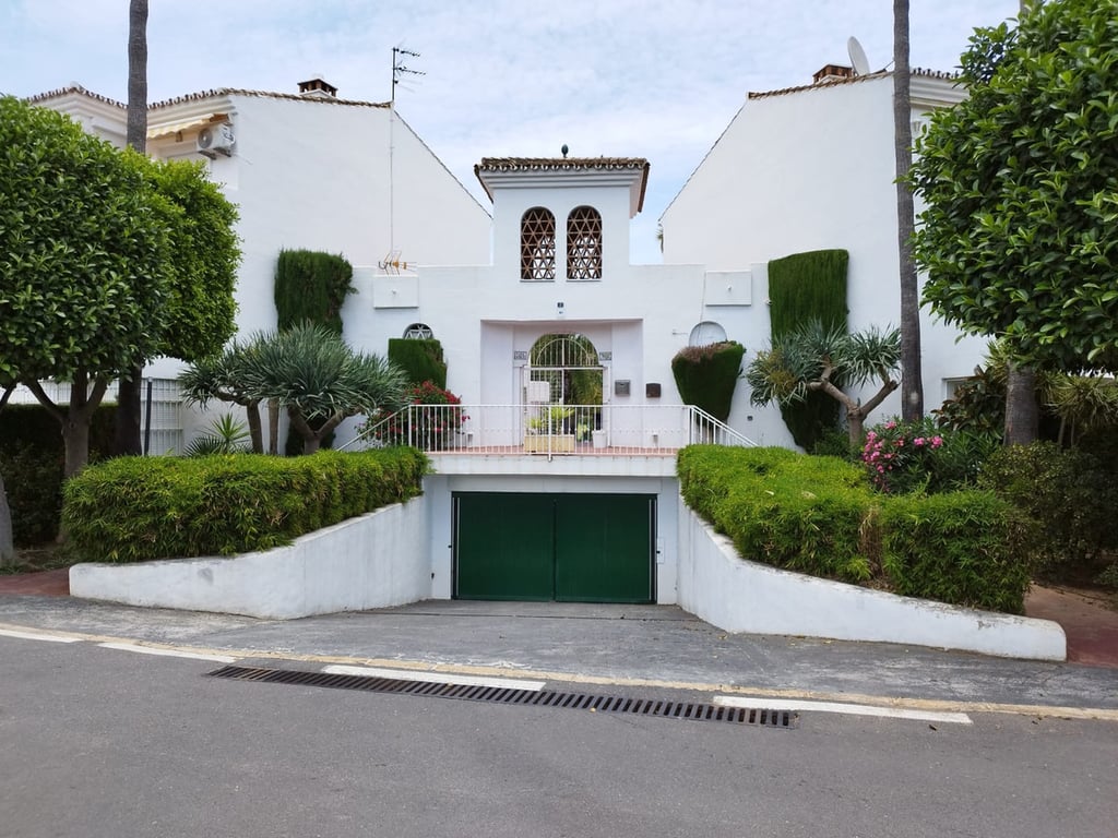 Apartment in Mijas Costa - Image 2