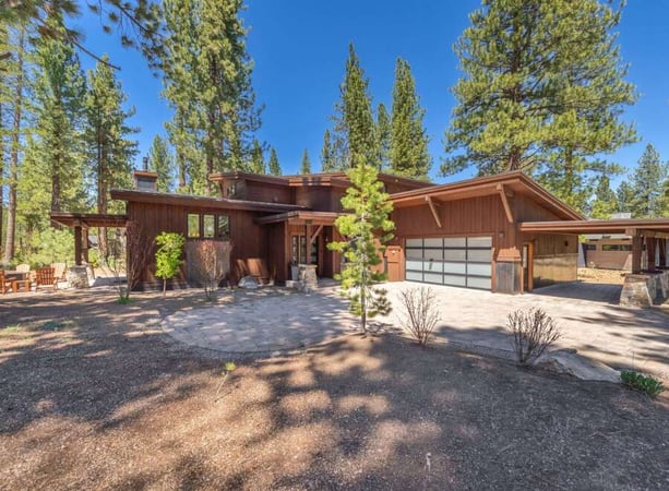 House in Town of Truckee - view 1