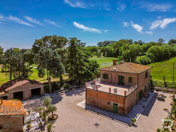House in Foiano della Chiana - view 1