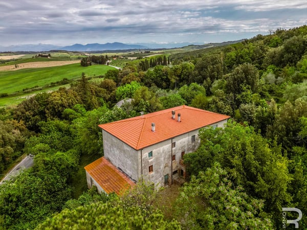 House in Santa Luce - view 1