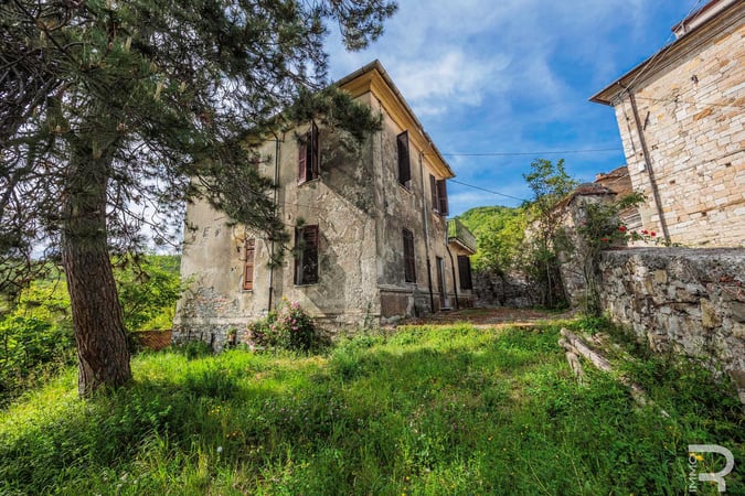 Villa in Fivizzano - view 1