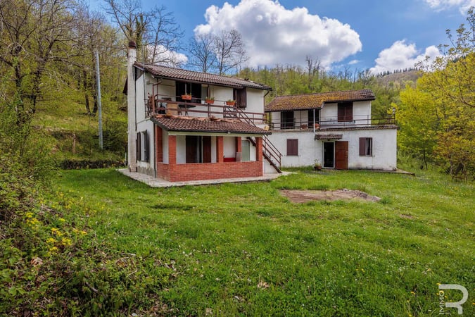 House in Careggine - view 1