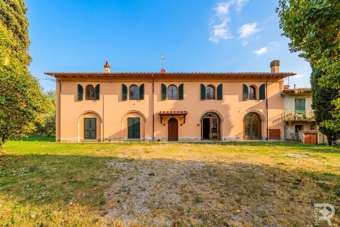 Villa in Castelfiorentino - view 1