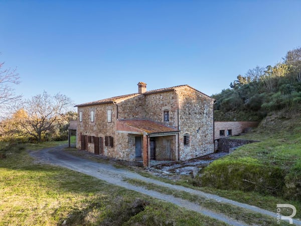 House in Montaione - view 1