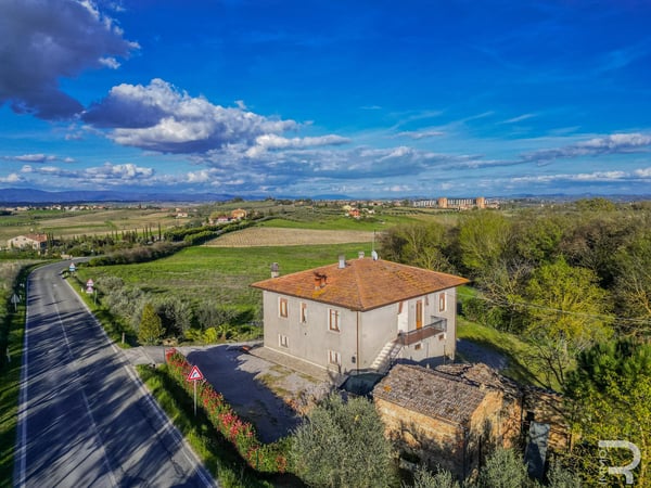 House in Montepulciano - view 1