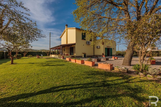 House in Manciano - view 1