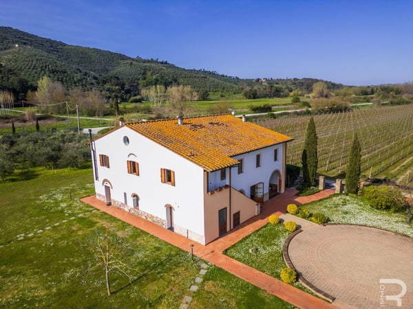 Villa in Vicopisano - view 1