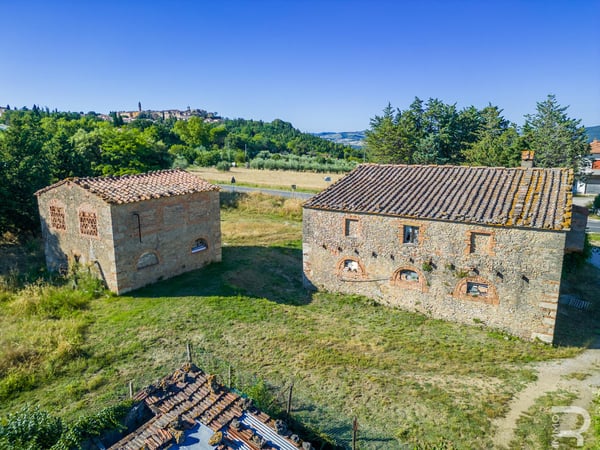 House in Pomarance - view 1