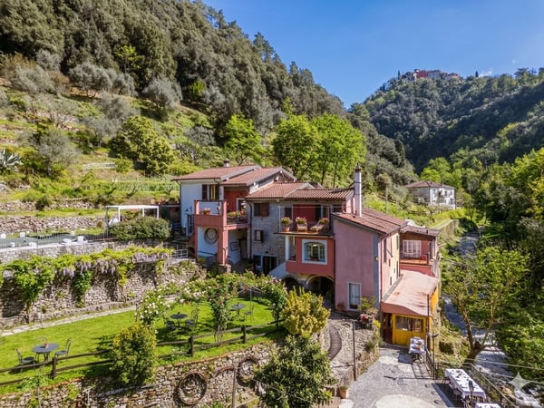 House in Fosdinovo - view 1