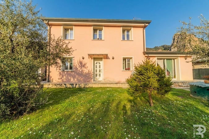 Villa in Montignoso - view 1