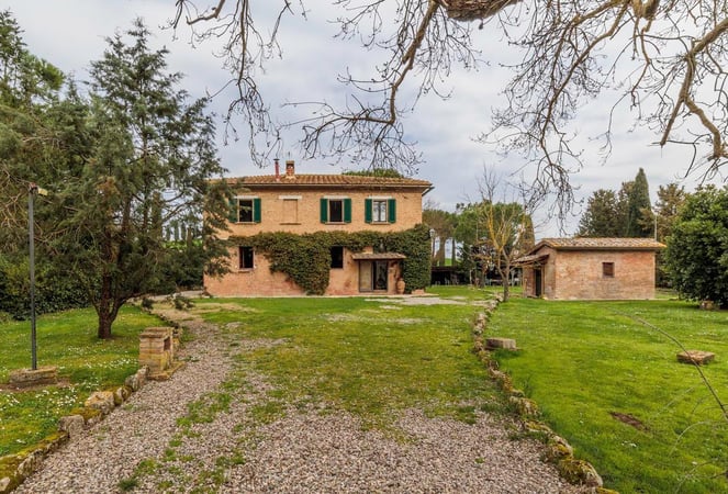 House in Asciano - view 1