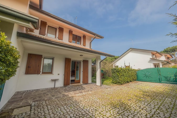 House in Isola Albarella - view 1