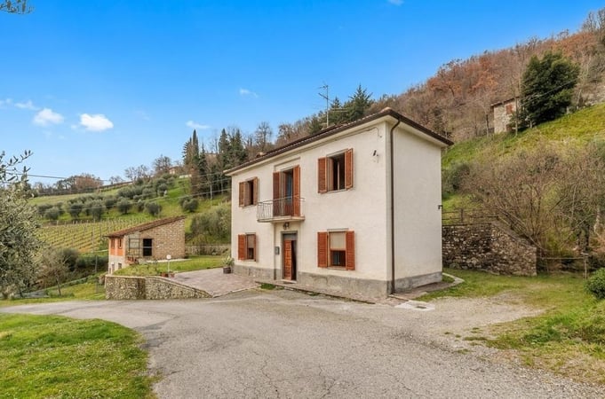 Villa in Caprese Michelangelo - view 1
