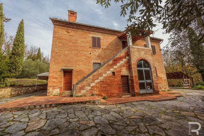 House in Chiusi - view 1