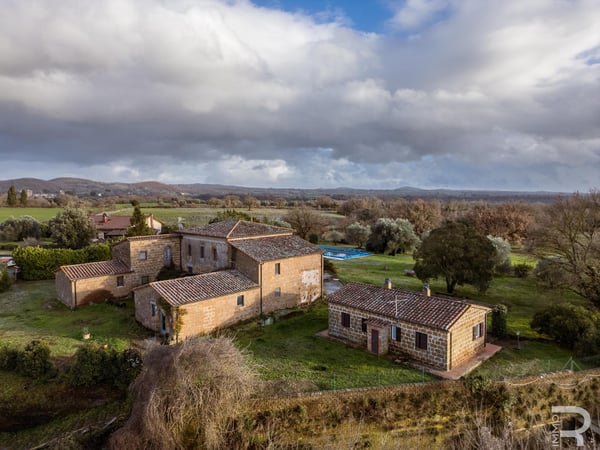 House in Sorano - view 1