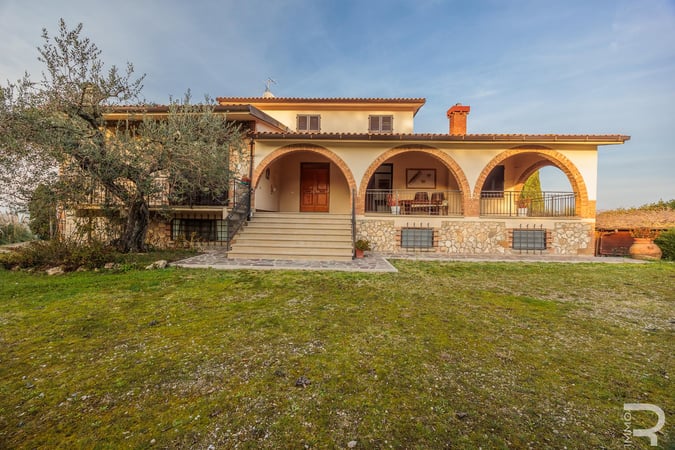 Villa in Montaione - view 1