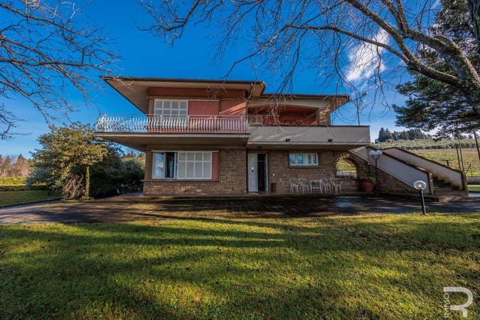 Villa in Montelupo Fiorentino - view 1