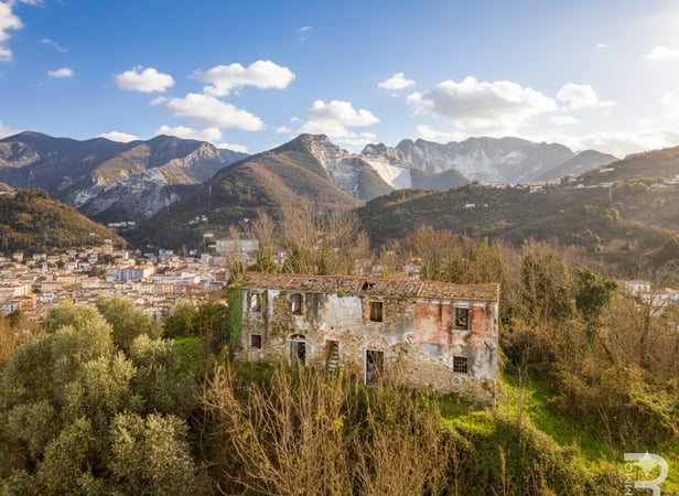 House in Carrara - view 1