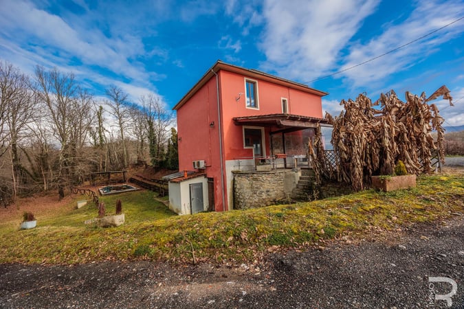 House in Bagnone - view 1
