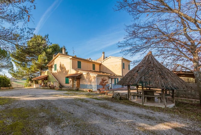 House in Cinigiano - view 1