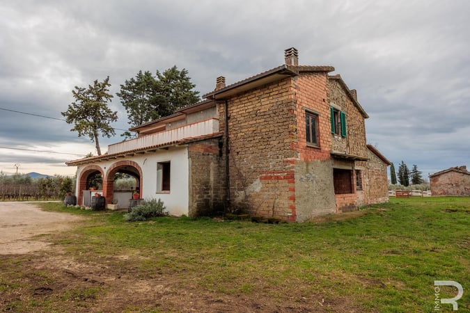 House in Cinigiano - view 1