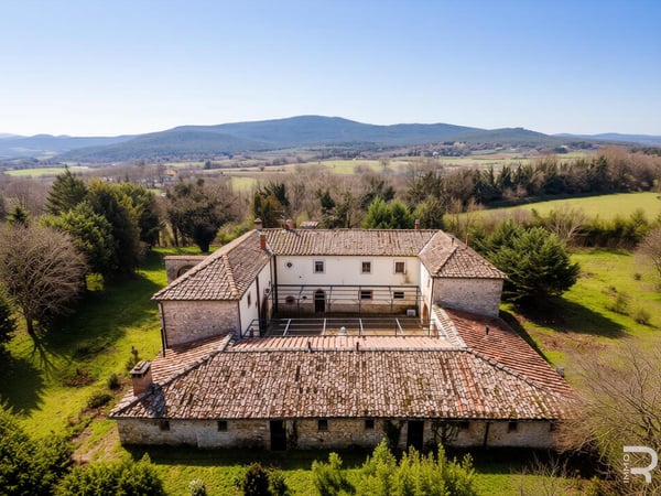 House in Monteriggioni - view 1