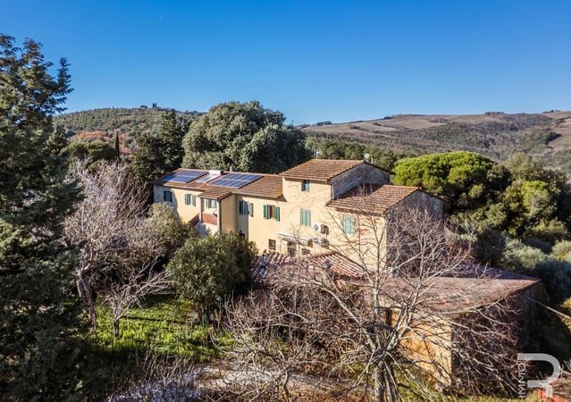 House in San Gimignano - view 1
