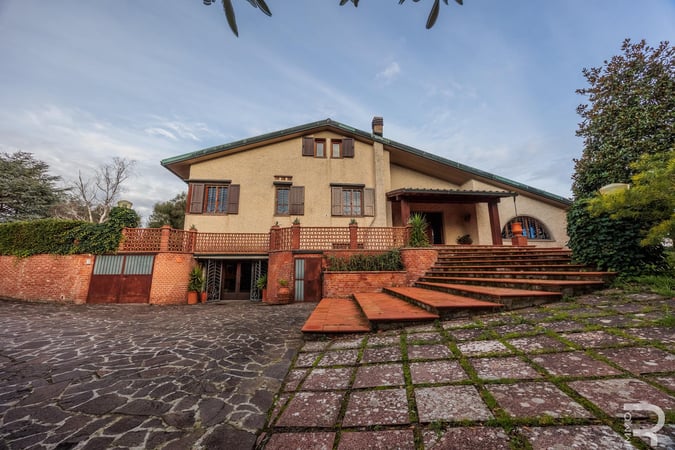 Villa in Santa Maria a Monte - view 1