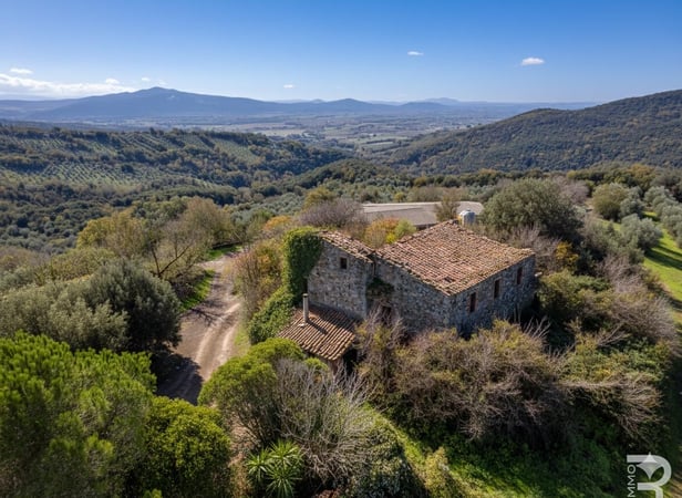 House in Roccastrada - view 1