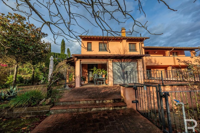 Villa in San Miniato - view 1
