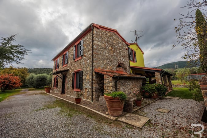 House in Gavorrano - view 1